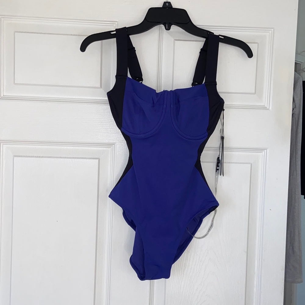 NWT TA3 Lifty Contour Ultramarine Blue and Black One Piece Size XS Cup F/G